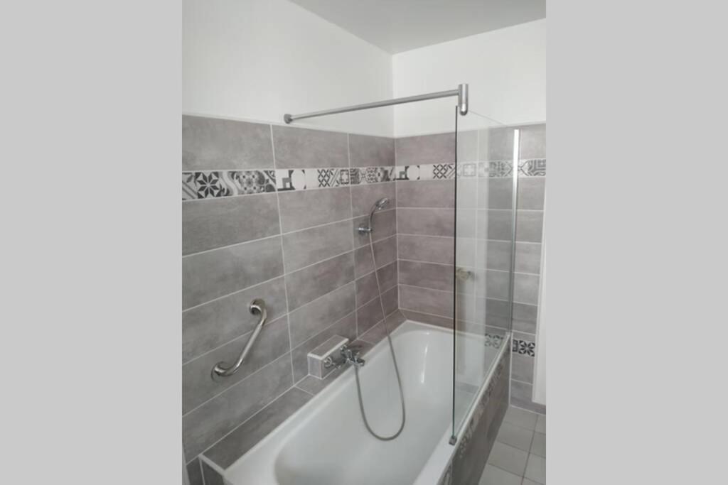 Appartement T3 Spacieux Avec Vue Sur L'Etang De Thau Au 1Er Etage D'Une Villa - Entree Independante Sète Exteriör bild